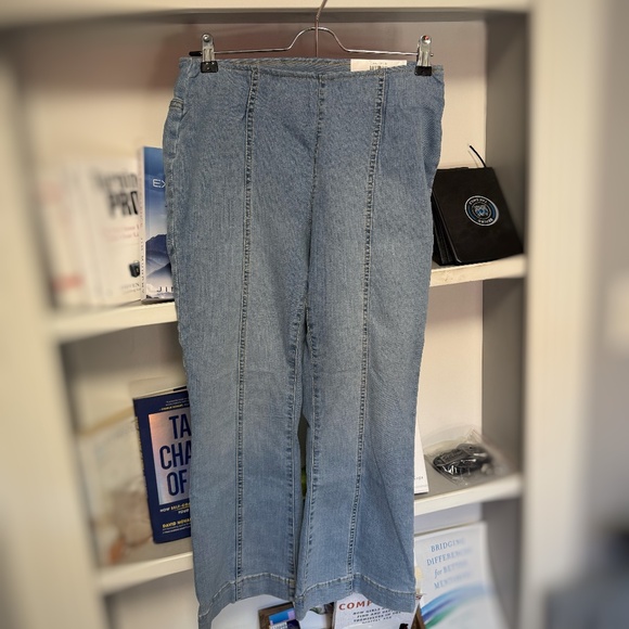 INC International Concepts Petite Pull On Cropped Flare Jeans LT Indigo Blue 6P - Picture 1 of 6